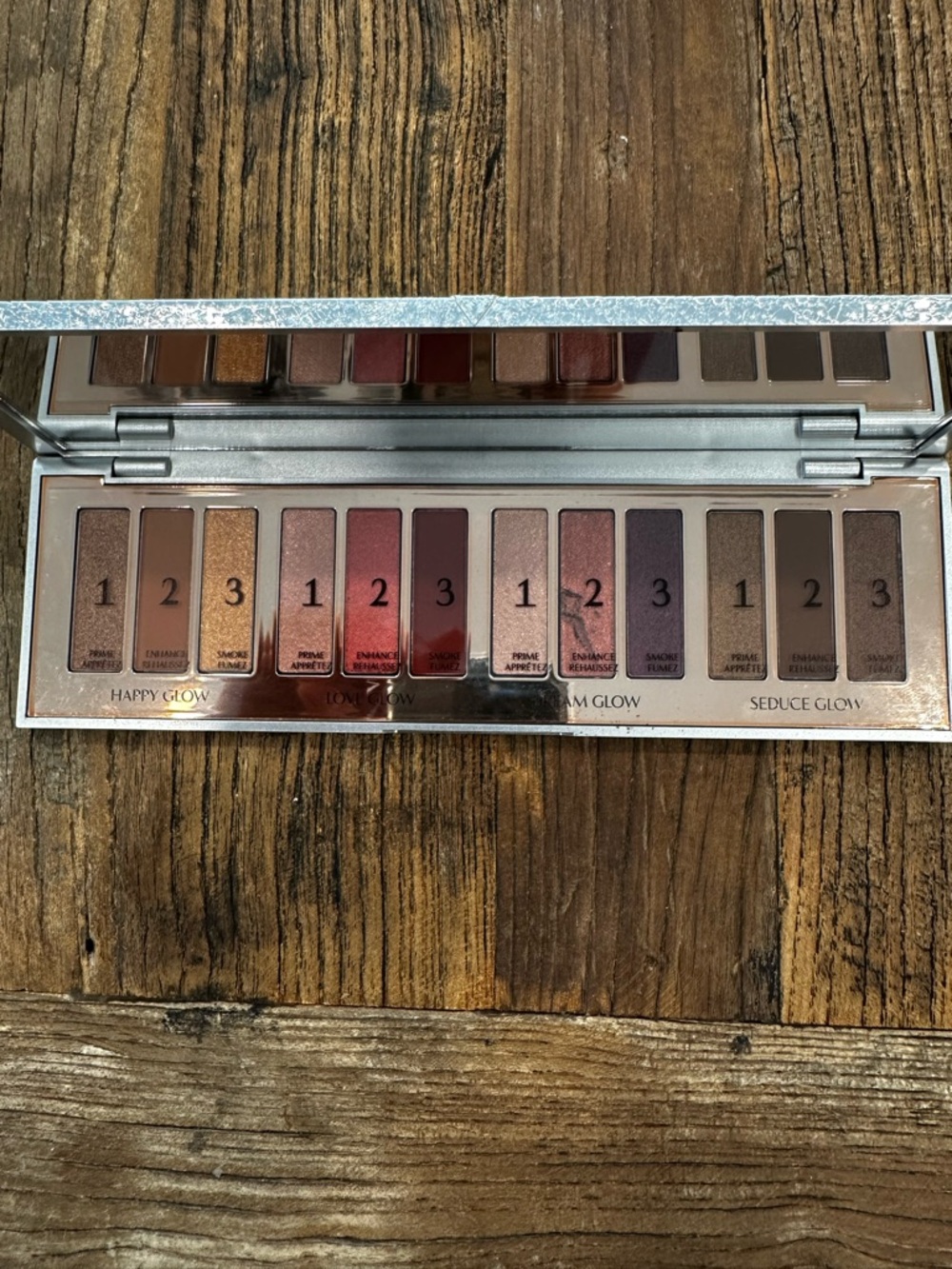 Charlotte Tilbury Glow Eyeshadow Palette — Rose, Gold, Bronze & Plum Mix - Picture 7 of 7